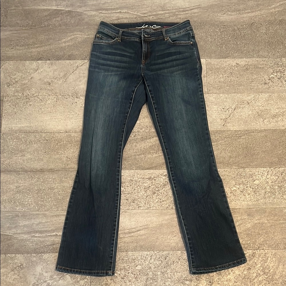 Women’s denim boot leg curvy fit jeans